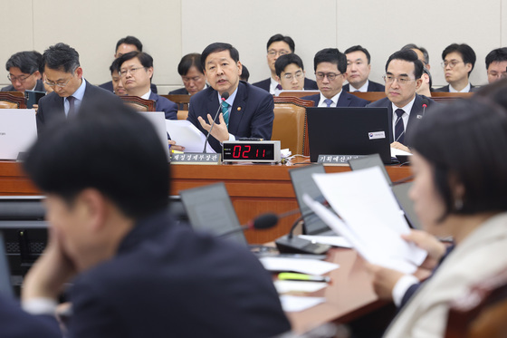 추경 관련 답변하는 구윤철 부총리