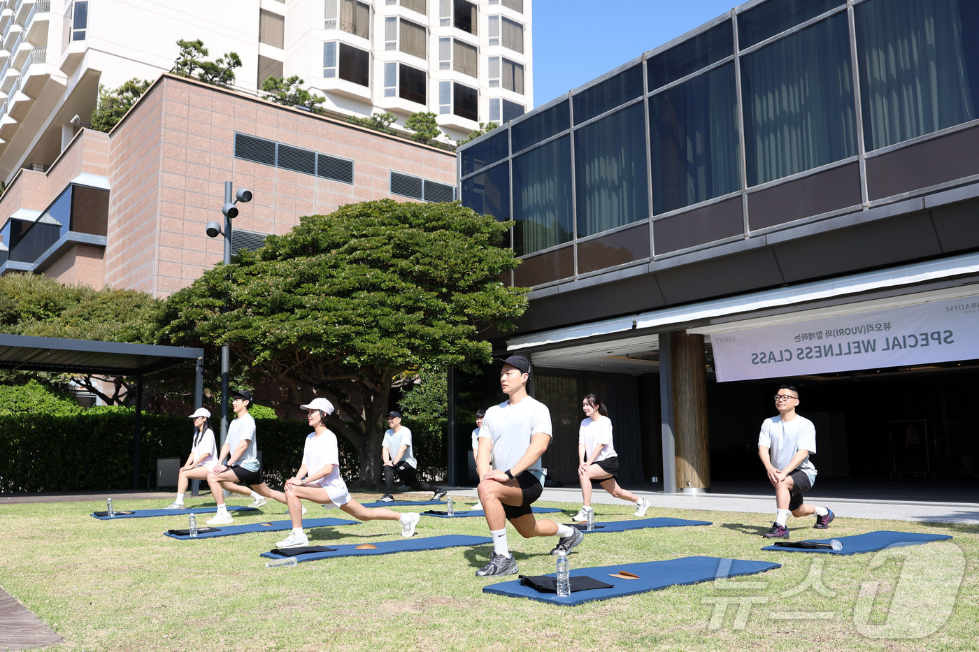 (서울=뉴스1) = 부산 해운대 파라다이스 호텔 부산이 2일 프리미엄 퍼포먼스 브랜드 ‘뷰오리(VUORI)’와 협업해 소셜 웰니스 프로그램 ‘호텔 부산 X 선라이즈 바이탈리티 러닝 …