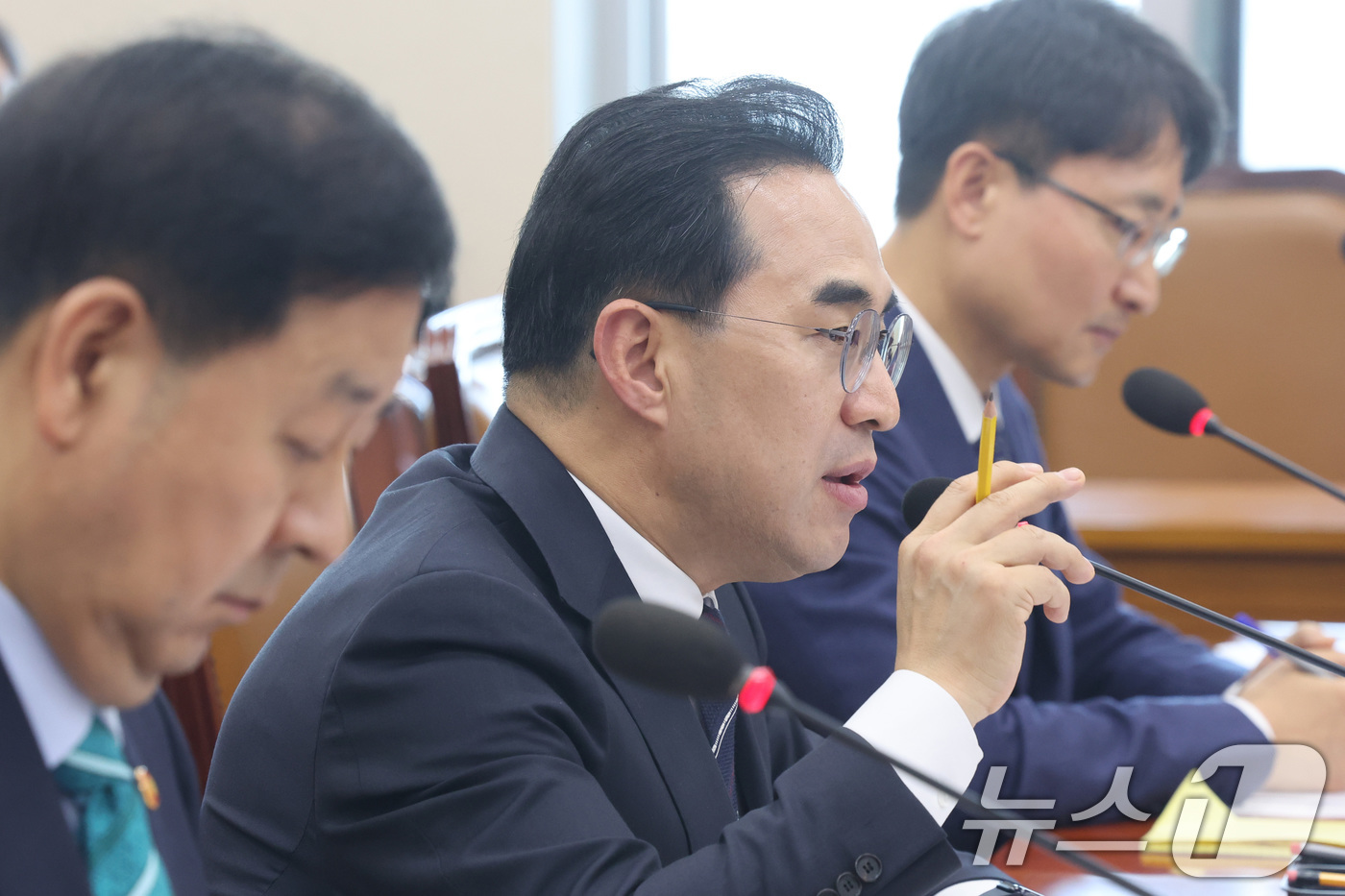 (서울=뉴스1) 신웅수 기자 = 박홍근 기획예산처 장관이 2일 서울 여의도 국회에서 열린 재정경제기획위원회 전체회의에서 의원 질의에 답변하고 있다. 2026.4.2/뉴스1