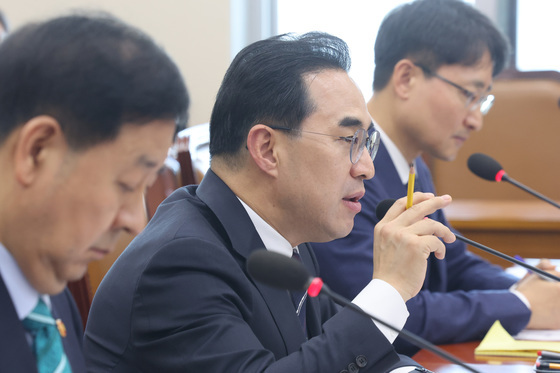 추경 답변하는 박홍근 장관