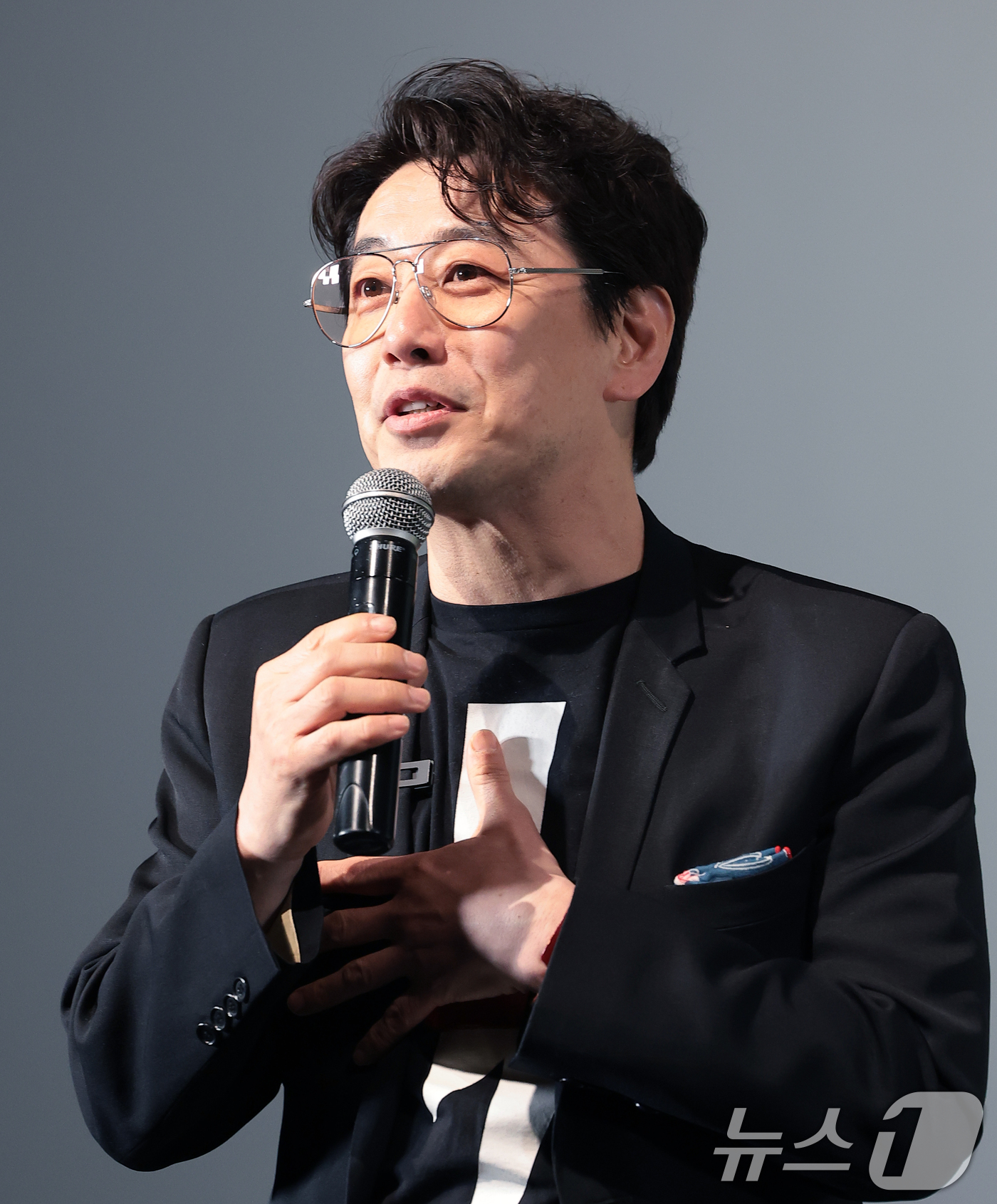 (서울=뉴스1) 권현진 기자 = 방송인 김경식이 2일 서울 용산구 CGV용산아이파크몰에서 열린 영화 '내 이름은'(감독 정지영) 언론시사회 및 기자간담회에서 진행을 하고 있다.'내 …