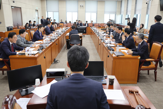 안건 논의하는 정치개혁특위