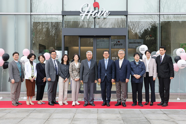 SCL그룹 장애인 바리스타 카페 '호브' 재단장…ESG 경영 폭 넓혀