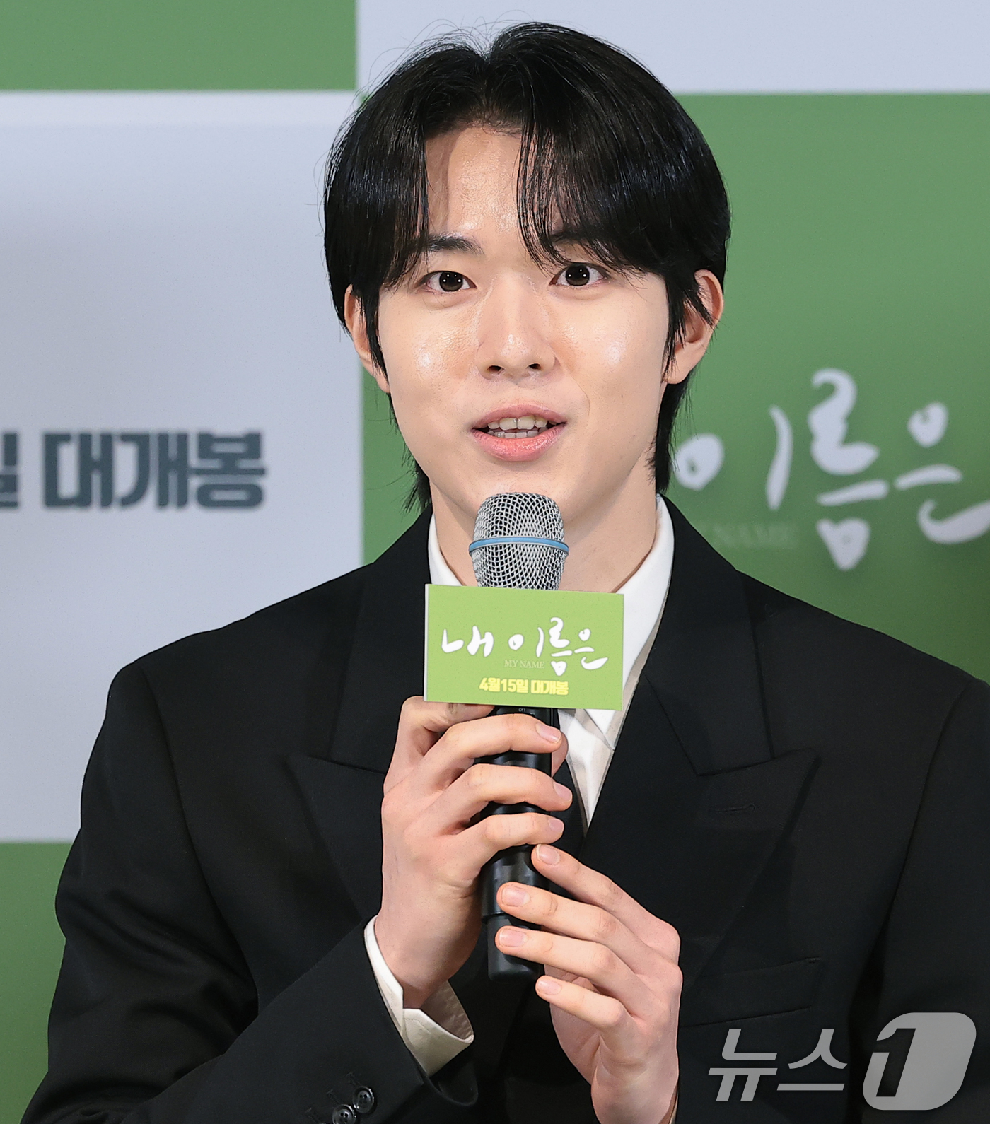 (서울=뉴스1) 권현진 기자 = 배우 신우빈이 2일 서울 용산구 CGV용산아이파크몰에서 열린 영화 '내 이름은'(감독 정지영) 언론시사회에서 인사말을 하고 있다.'내 이름은'은 촌 …