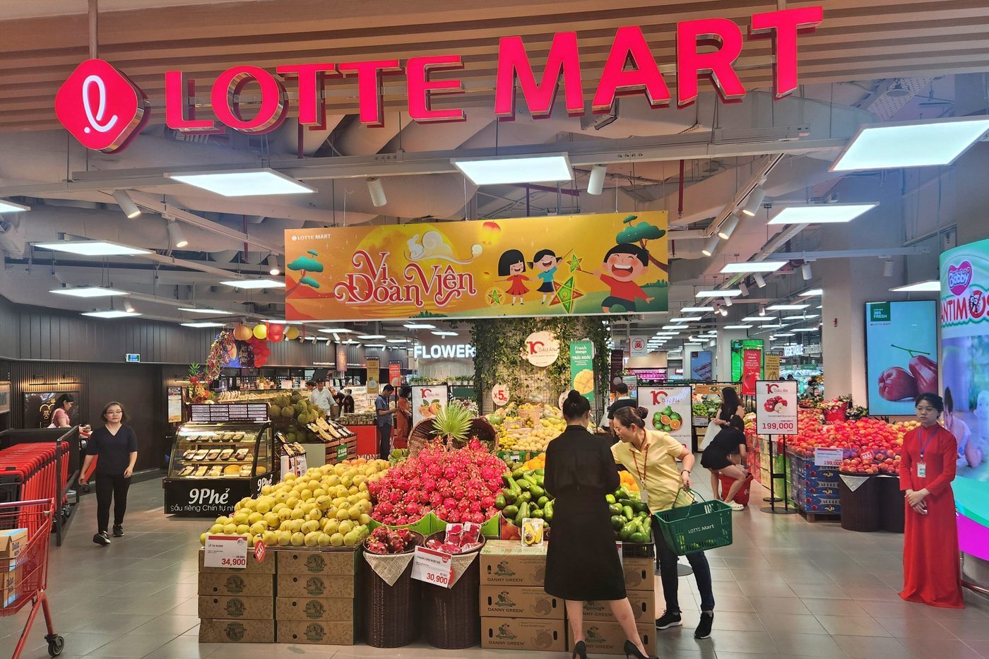 본문 이미지 - 베트남 롯데마트 하노이센터점 매장 입구 전경.(롯데마트 전경)