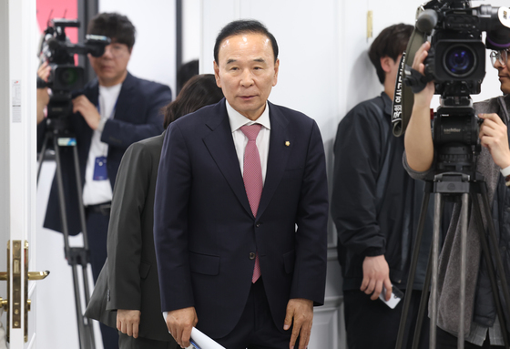 공관위 첫 회의 참석하는 박덕흠 공천관리위원장