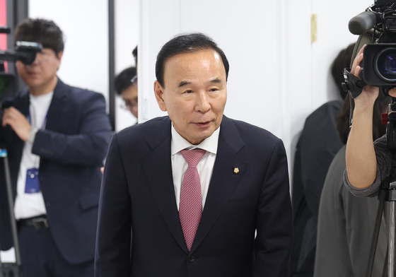 입장하는 박덕흠 국민의힘 공천관리위원장