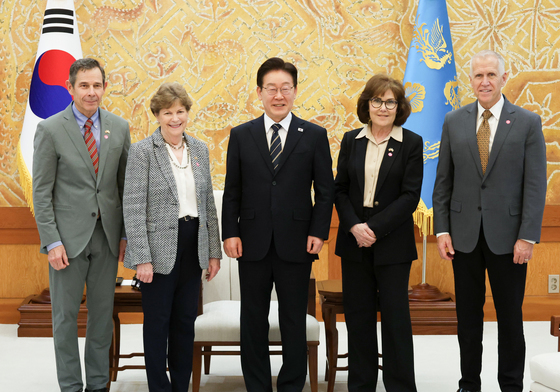 李대통령 "한반도 방위 자력으로"…美상원의원단에 전작권 환수 의지 강조