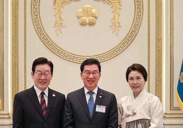 신정훈, 통합시장 본경선 하루 전 꺼내든 사진…"그래서 내가 찐명"