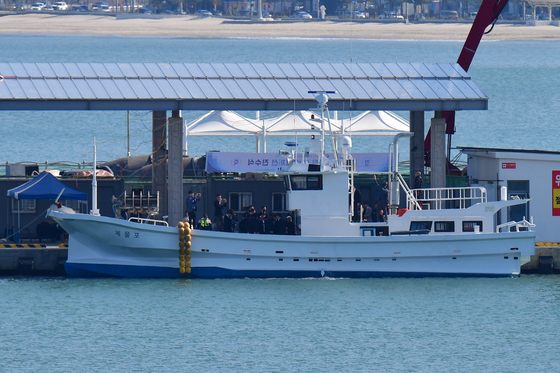 국내 최초 전기복합추진 어선 진수식