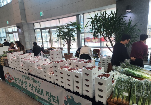 익산시, 시청서 로컬푸드 직거래 장터 운영…농가 지원