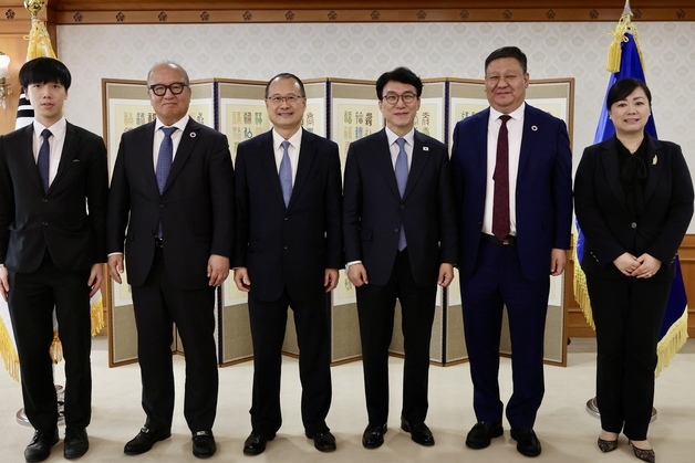 김총리, 홍콩 중화총상회장 접견…"한중관계 심화에 재계 역할 중요"