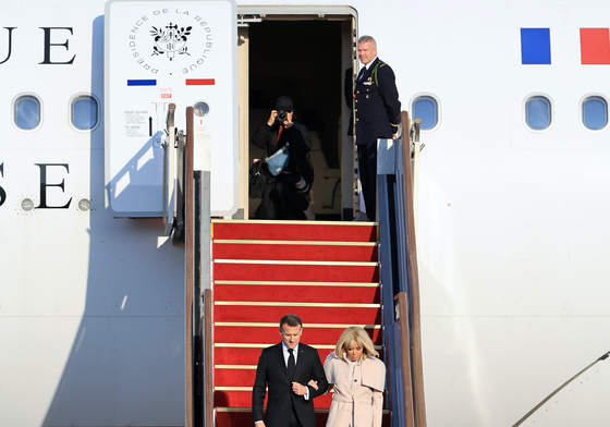 마크롱 대통령 부부, 한국 도착