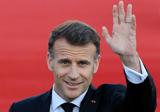 마크롱 "호르무즈 해협 무력 개방 비현실적…이란과 협의해야"