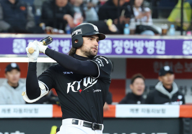 타격하는 힐리어드