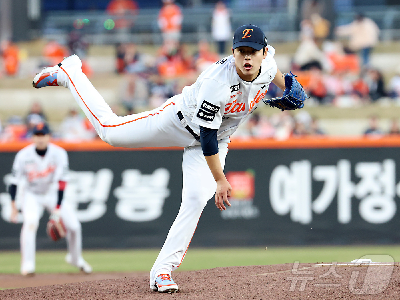 (대전=뉴스1) 김기남 기자 = 2일 대전 한화생명볼파크에서 열린 2026 신한 SOL KBO리그 KT 위즈와 한화 이글스의 경기에서 한화 문동주가 선발 투구하고 있다. 2026. …