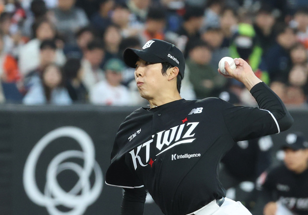 선발 투구하는 오원석