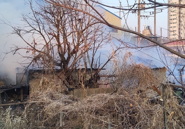 김포 주택서 불, 80대 여성 화상…45분 만에 불길 잡아