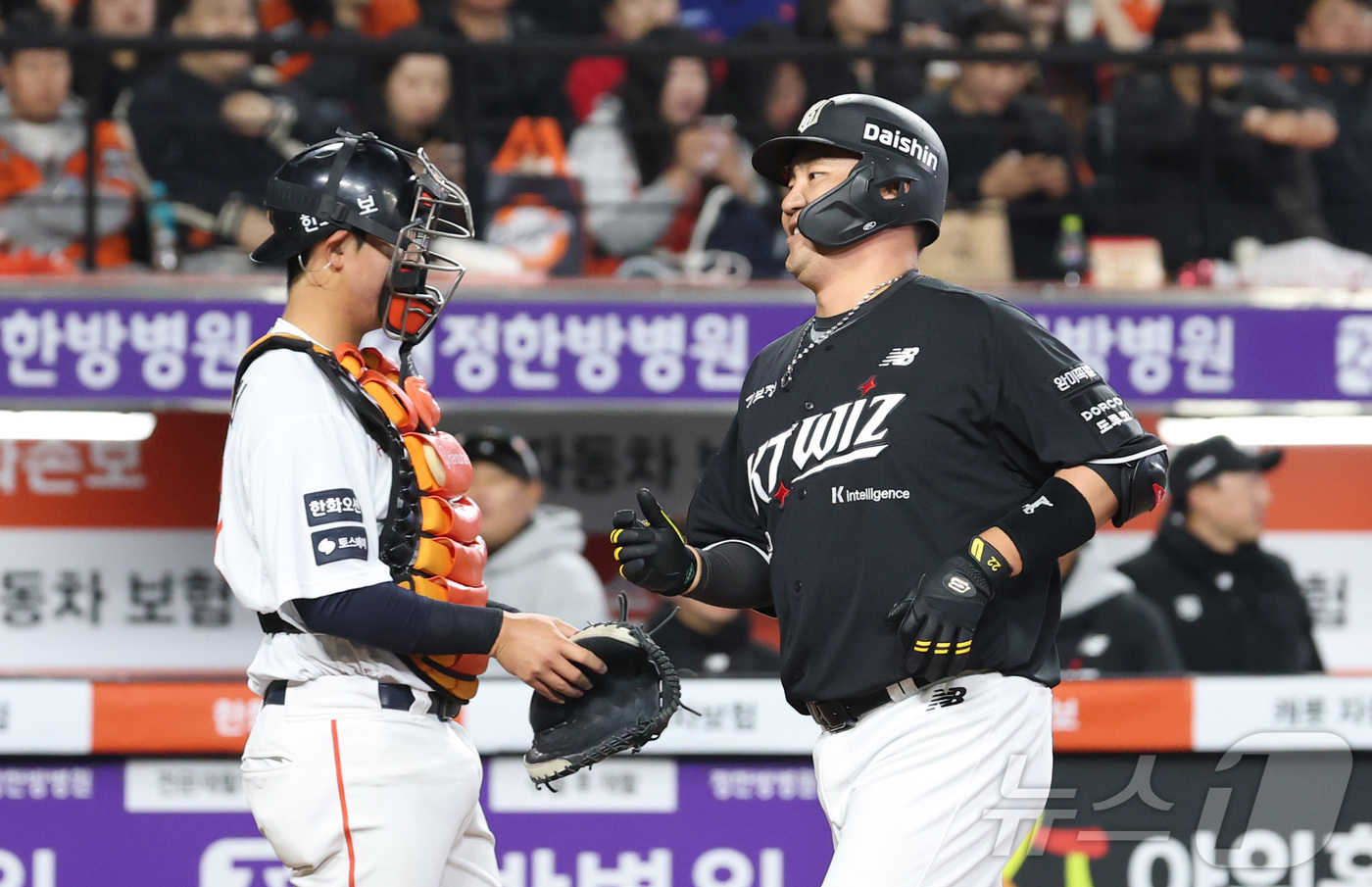 (대전=뉴스1) 김기남 기자 = 2일 대전 한화생명볼파크에서 열린 2026 신한 SOL KBO리그 KT 위즈와 한화 이글스의 경기 3회초 1사 만루 상황, KT 장성우가 만루 홈런 …