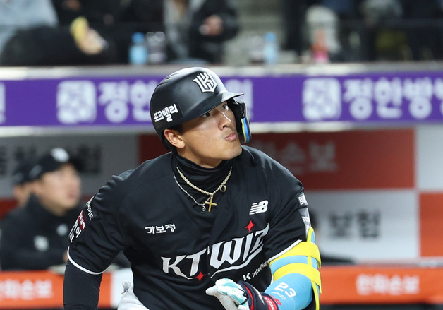 선취 타점 올리는 안현민