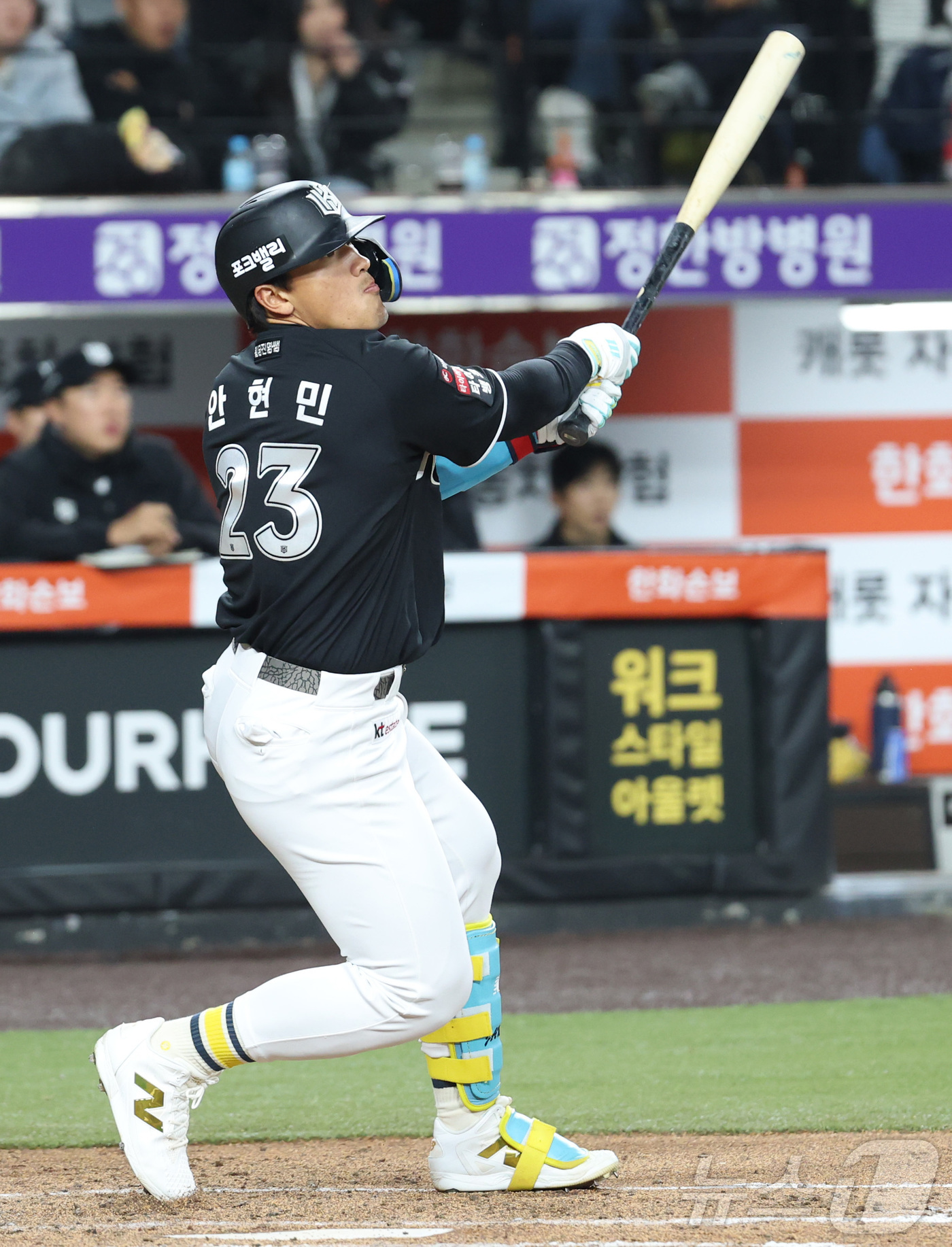 (대전=뉴스1) 김기남 기자 = 2일 대전 한화생명볼파크에서 열린 2026 신한 SOL KBO리그 KT 위즈와 한화 이글스의 경기 3회초 1사 1,3루 상황, KT 안현민이 1타점 …