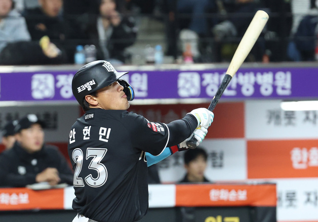 선취 타점 올리는 안현민