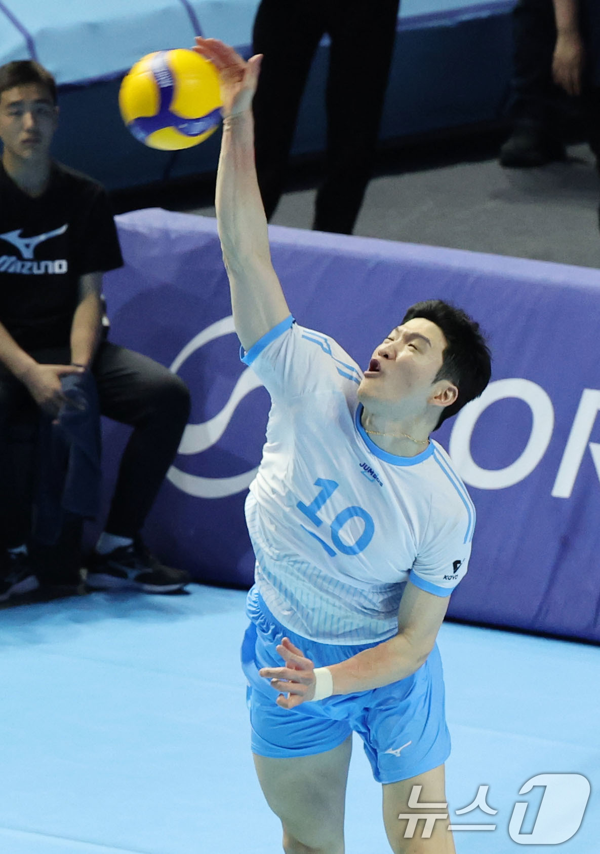 (인천=뉴스1) 이광호 기자 = 2일 오후 인천 계양체육관에서 열린 프로배구 2025-2026 V리그 남자부 챔피언 결정전 1차전 대한항공과 현대캐피탈의 경기, 대한항공 정지석이 …