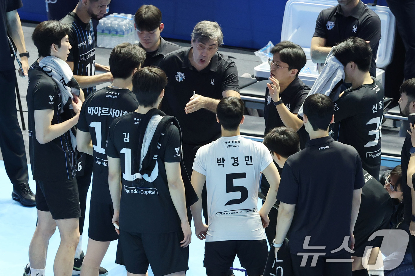 (인천=뉴스1) 이광호 기자 = 필립 블랑 현대캐피탈 감독이 2일 오후 인천 계양체육관에서 열린 프로배구 2025-2026 V리그 남자부 챔피언 결정전 1차전 대한항공과 현대캐피탈 …