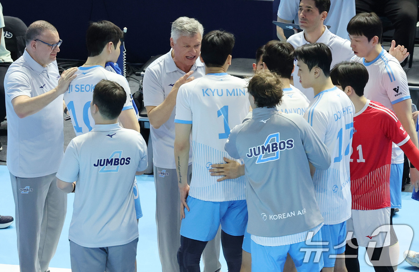 (인천=뉴스1) 이광호 기자 = 헤난 달 조토 대한항공 감독이 2일 오후 인천 계양체육관에서 열린 프로배구 2025-2026 V리그 남자부 챔피언 결정전 1차전 대한항공과 현대캐피 …