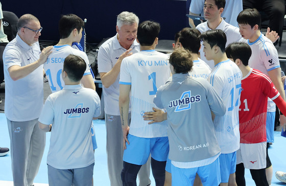 작전지시하는 헤난 감독