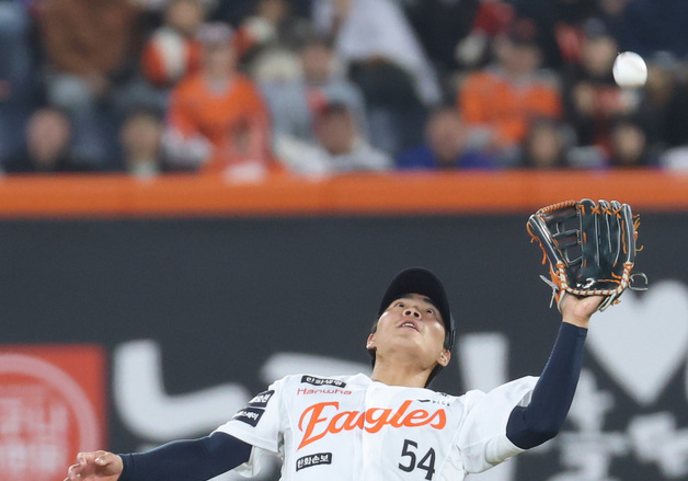 실책하는 한화 오재원