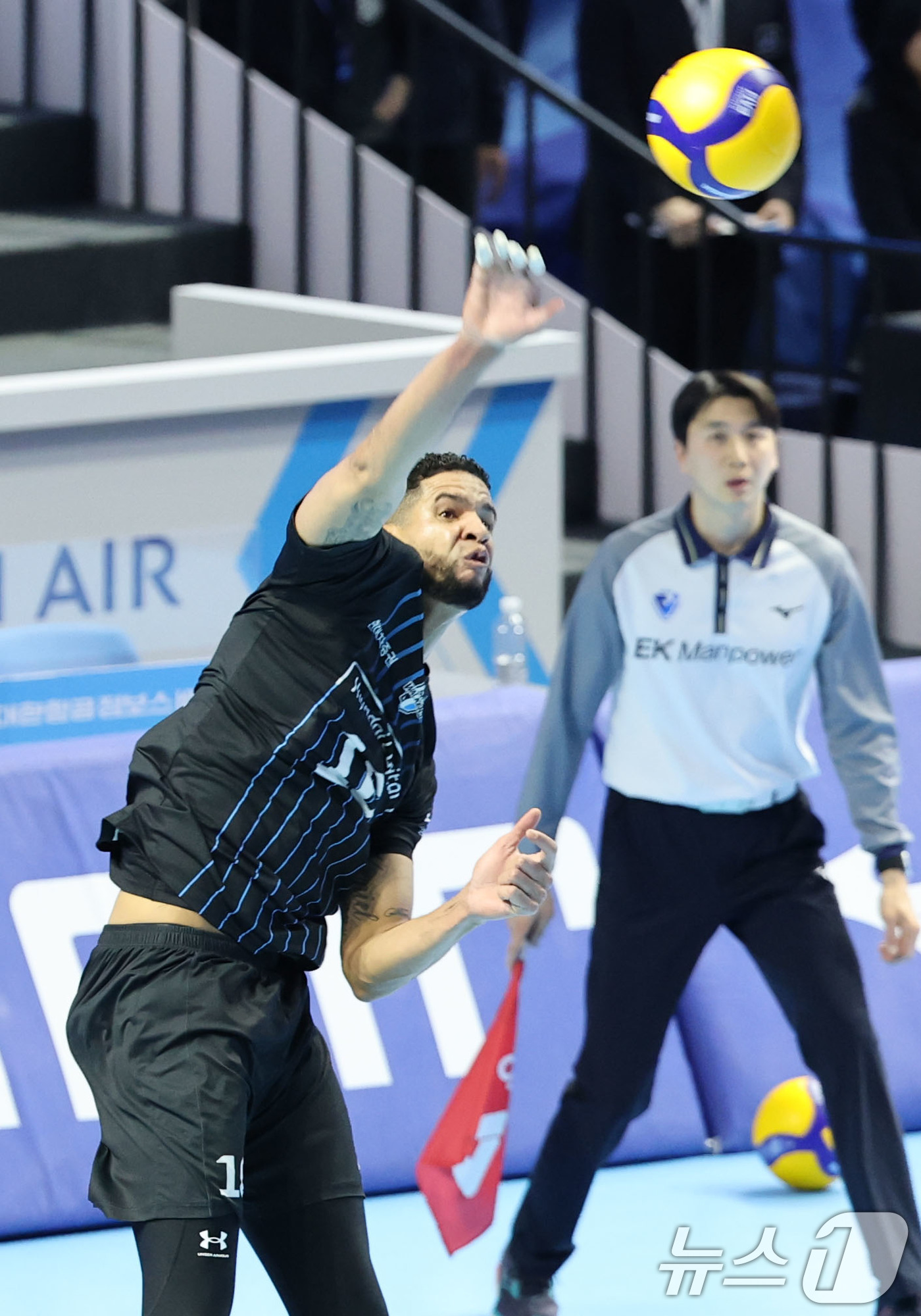 (인천=뉴스1) 이광호 기자 = 2일 오후 인천 계양체육관에서 열린 프로배구 2025-2026 V리그 남자부 챔피언 결정전 1차전 대한항공과 현대캐피탈의 경기, 현대캐피탈 레오가 …