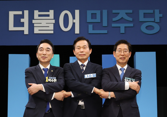 토론회 기념 촬영하는 박수현·나소열·양승조