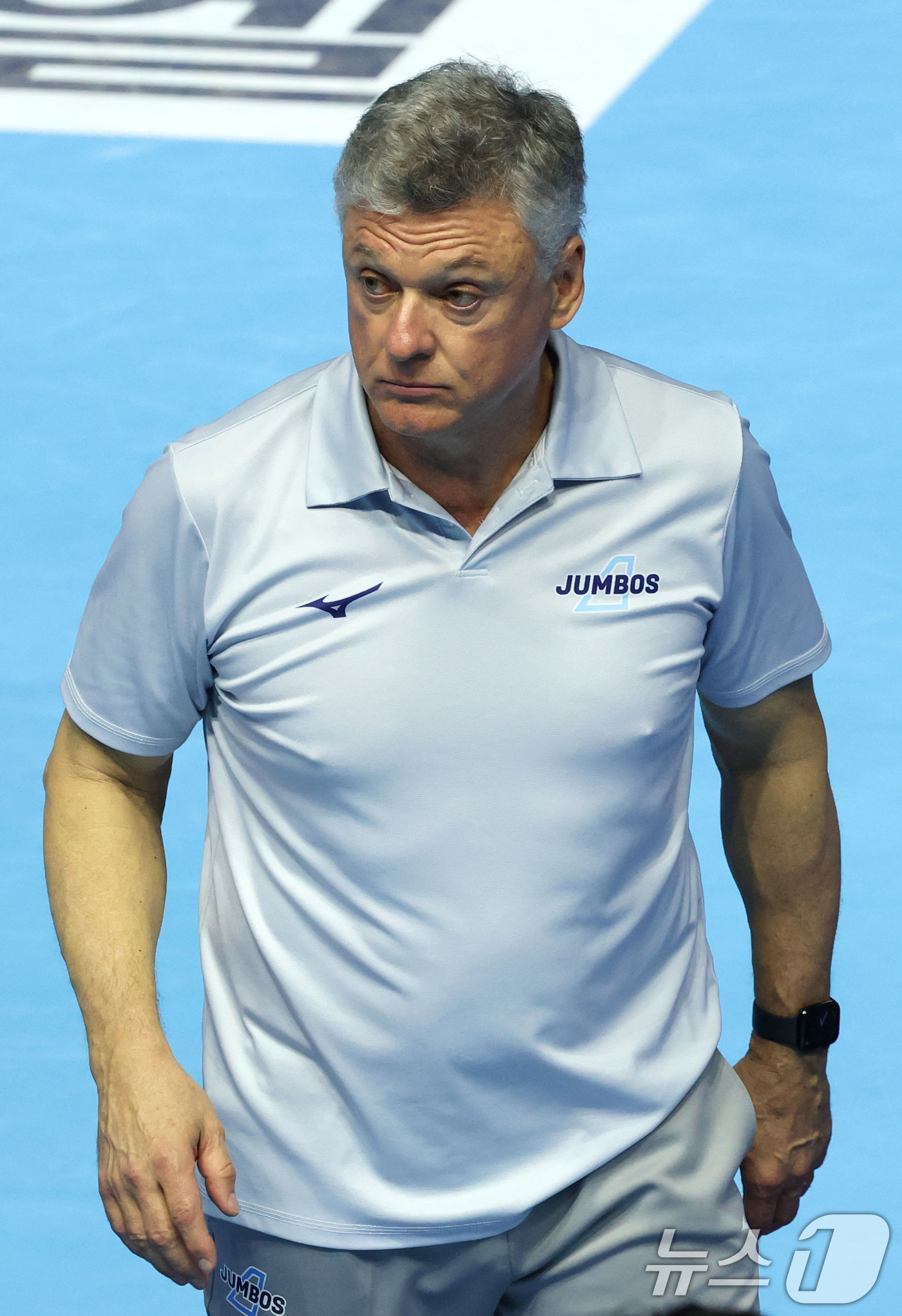 (인천=뉴스1) 이광호 기자 = 헤난 달 조토 대한항공 감독이 2일 오후 인천 계양체육관에서 열린 프로배구 2025-2026 V리그 남자부 챔피언 결정전 1차전 현대캐피탈의 경기에 …