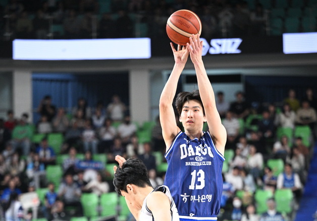 '23점 차' 뒤집은 한국가스공사, 소노 잡고 꼴찌 탈출