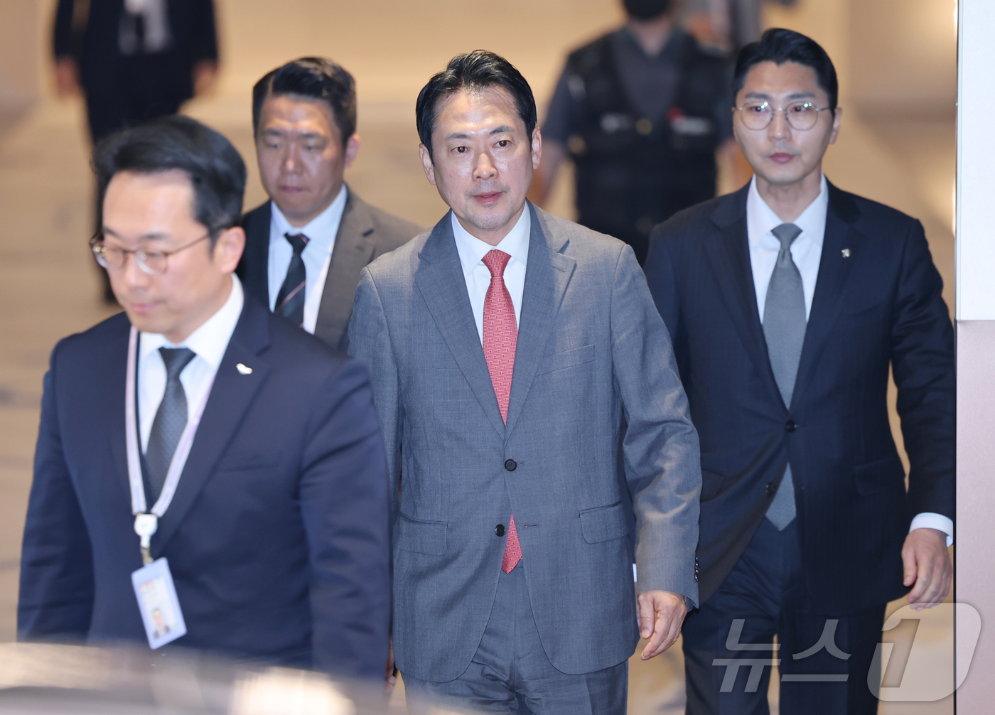 (인천공항=뉴스1) 박정호 기자 = 8박 10일 방미 일정을 마무리한 장동혁 국민의힘 대표가 20일 새벽 인천국제공항을 통해 귀국하고 있다. (공동취재) 2026.4.20/뉴스1