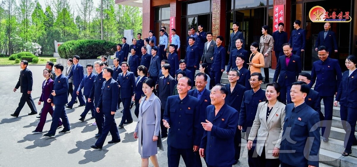 본문 이미지 - (평양 노동신문=뉴스1) = 북한 노동당 기관지 노동신문은 20일 " 신문이 창간 80돐(주년)을 맞이하였다＂며 ＂창간의 그날로부터 세월은 멀리도 흘렀지만 청년보의 강화발전에 쌓아올리신 절세위인들의 영구불멸할 업적은 세월이 흐를수록 더욱 찬연히 빛을 뿌리고 있다＂ 고 보도했다. [국내에서만 사용가능. 재배포 금지. DB 금지. For Use Only in the Republic of Korea. Redistribution Prohibited] rodongphoto@news1.kr