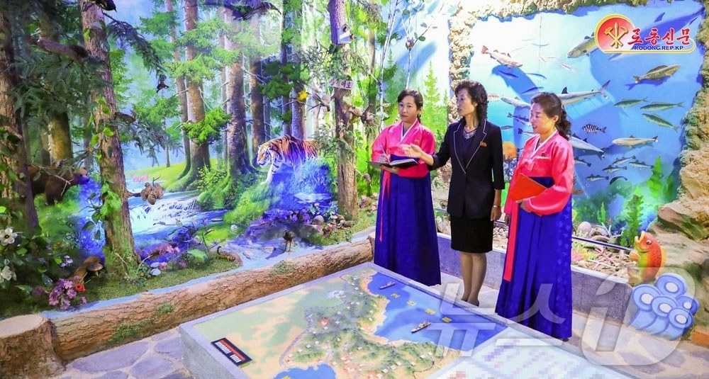 (평양 노동신문=뉴스1) = 북한 노동당 기관지 노동신문은 20일 "교육조건과 환경이 일신되고 있다"며 정주시 정주소학교를 조명했다.[국내에서만 사용가능. 재배포 금지. DB 금지 …