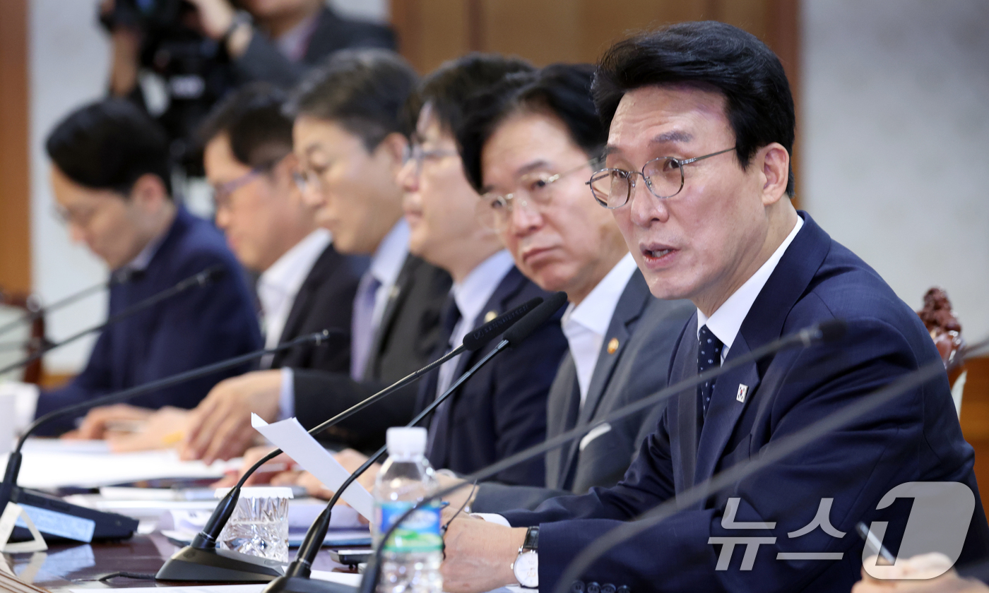 (서울=뉴스1) 김명섭 기자 = 김민석 국무총리가 20일 서울 종로구 세종대로 정부서울청사에서 열린 새만금·전북 대혁신 TF 2차 회의에서 모두 발언을 하고 있다. 2026.4.2 …