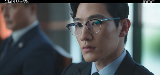 '21세기 대군부인' 냉철한 총리 노상현, 아이유 한정 무장해제