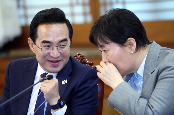 대화하는 박홍근·송미령 장관