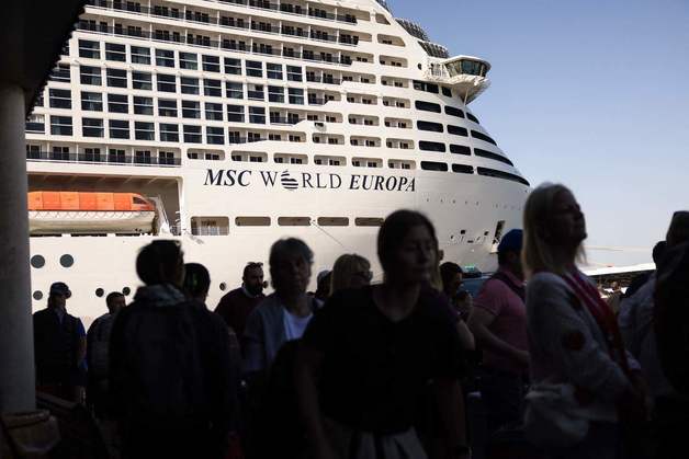 47일 발묶였던 호화 크루즈 5척, 호르무즈 재봉쇄 전 극적 탈출