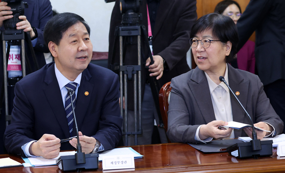 대화하는 구윤철 부총리와 정은경 장관