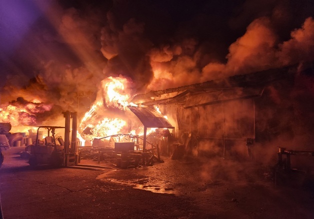 새벽 양주 원목가구 공장서 불…4시간 40분 만에 진화