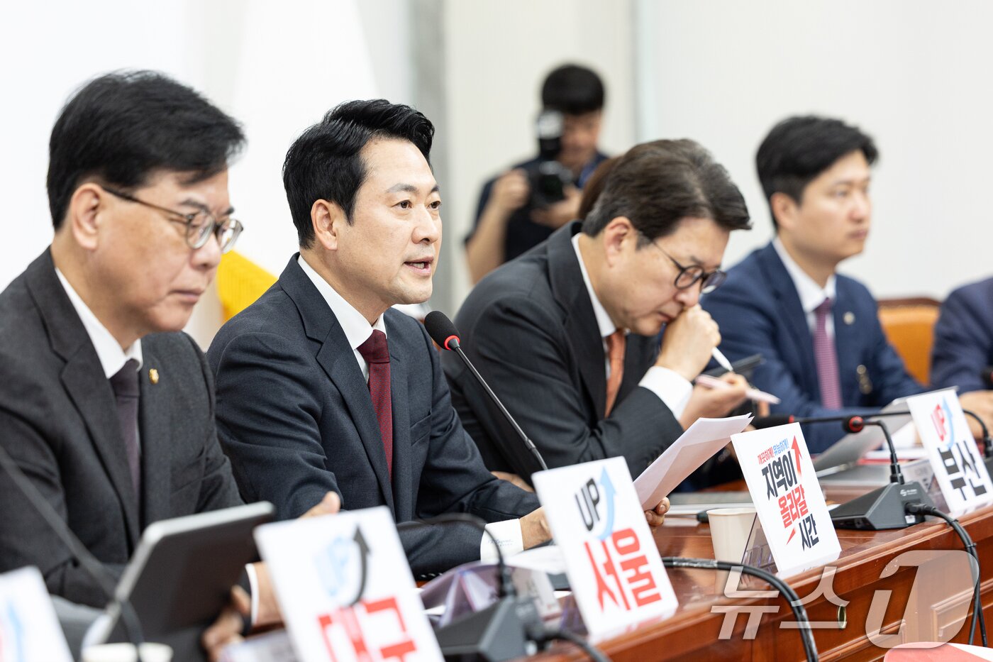 본문 이미지 - 장동혁 국민의힘 대표가 20일 서울 여의도 국회에서 열린 최고위원회의에서 모두발언하고 있다. 2026.4.20 ⓒ 뉴스1 이승배 기자