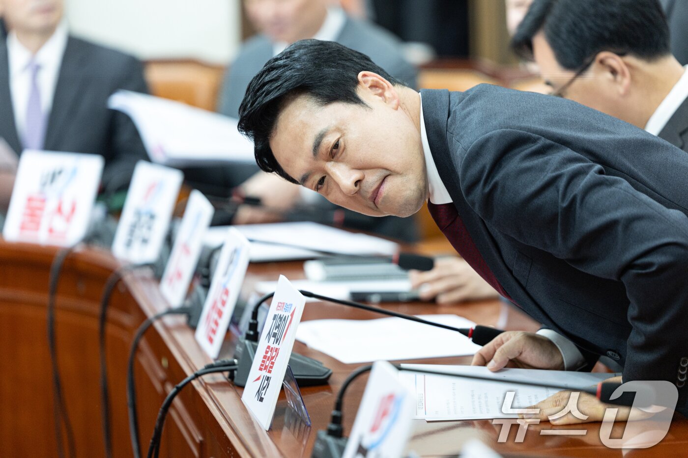 본문 이미지 - 장동혁 국민의힘 대표가 20일 서울 여의도 국회에서 열린 최고위원회의에 참석하고 있다. 2026.4.20 ⓒ 뉴스1 이승배 기자