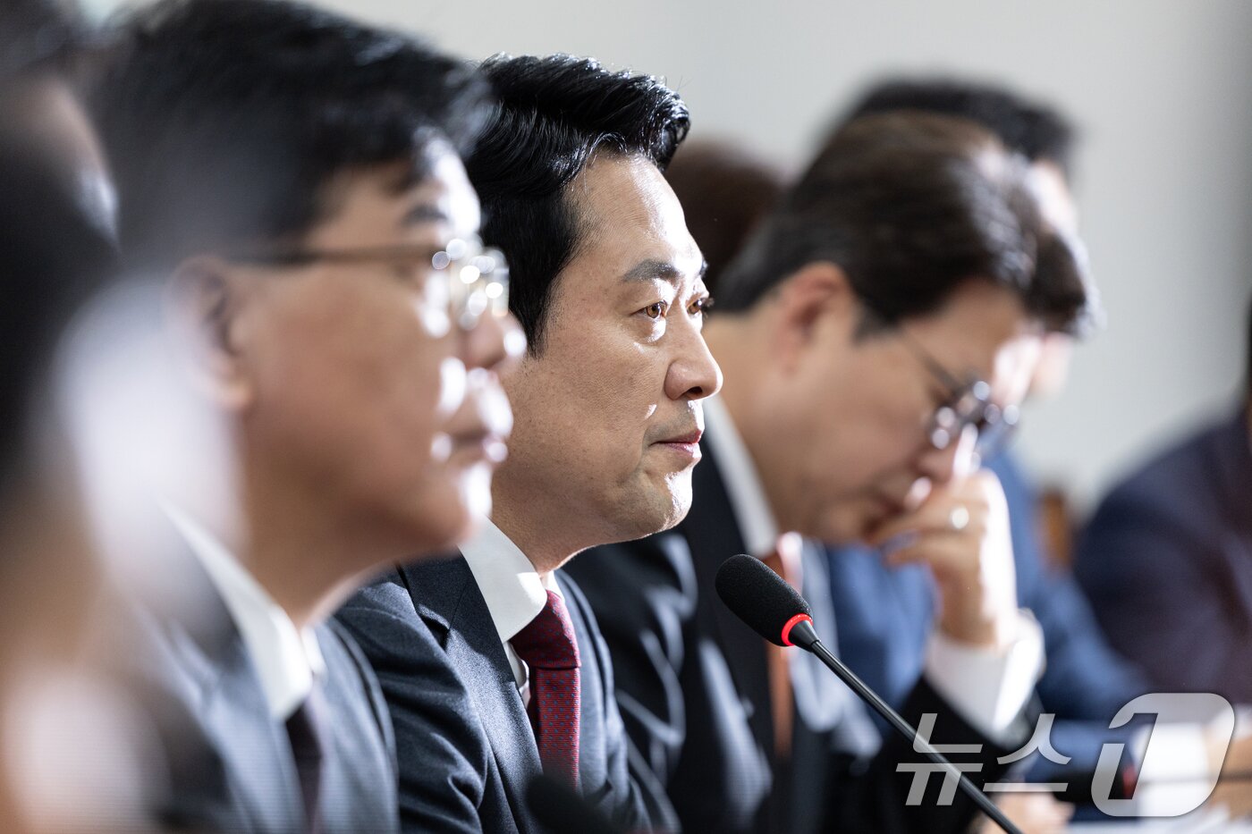 본문 이미지 - 장동혁 국민의힘 대표가 20일 서울 여의도 국회에서 열린 최고위원회의에서 모두발언하고 있다. 2026.4.20 ⓒ 뉴스1 이승배 기자