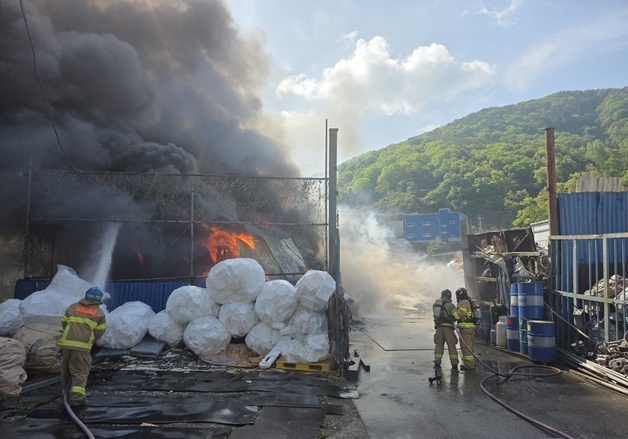 창원 진동면 고물상 화재…인명피해 없어