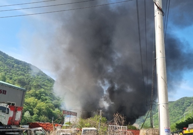 창원 진동면 고물상 화재…1시간 만에 초진(종합)