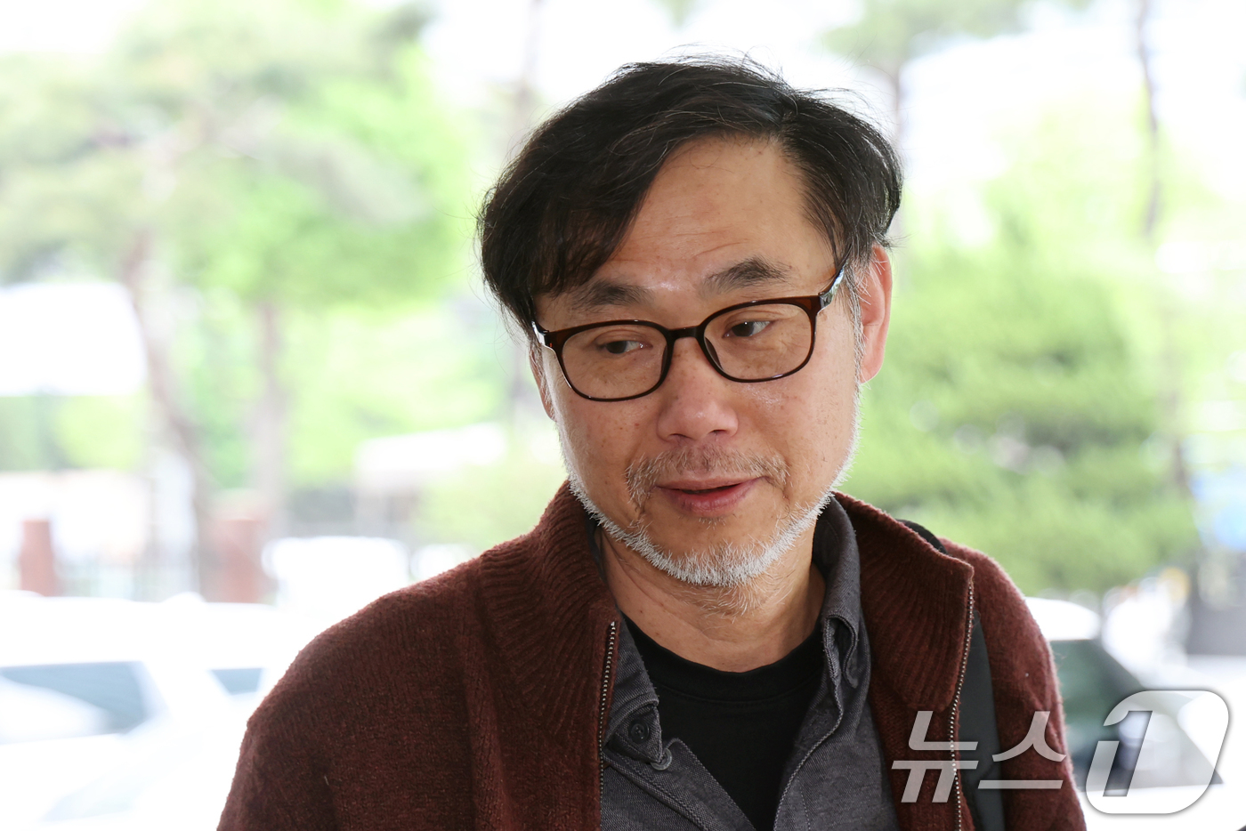 (서울=뉴스1) 황기선 기자 = 김순환 서민민생대책위원회(서민위) 사무총장이 20일 오전 서울 영등포경찰서에서 고발인 조사를 위해 발걸음을 옮기고 있다.서민위는 성폭행 피해를 신고 …